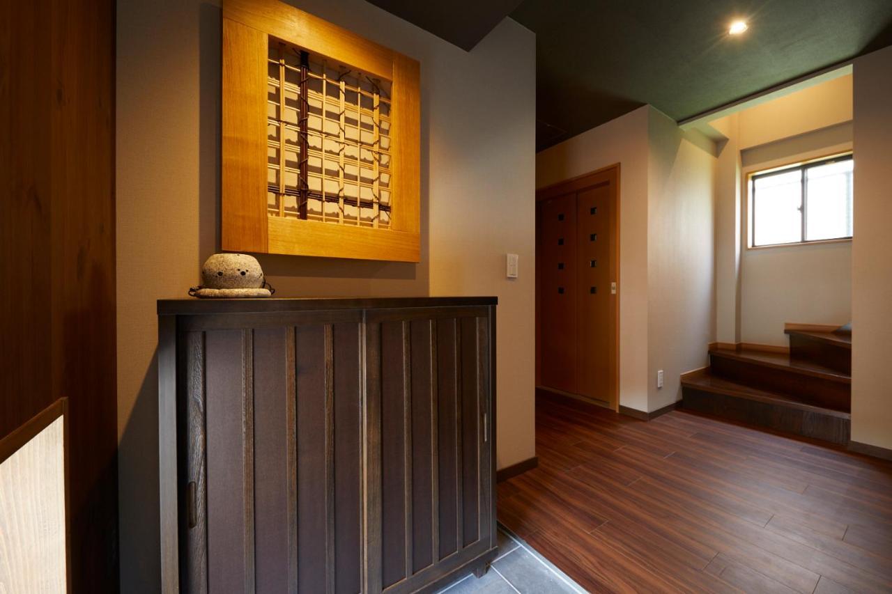 別荘 古今 天下茶屋 With A Private Parking Lot And A Half Open-air Bath And Direct To Kix